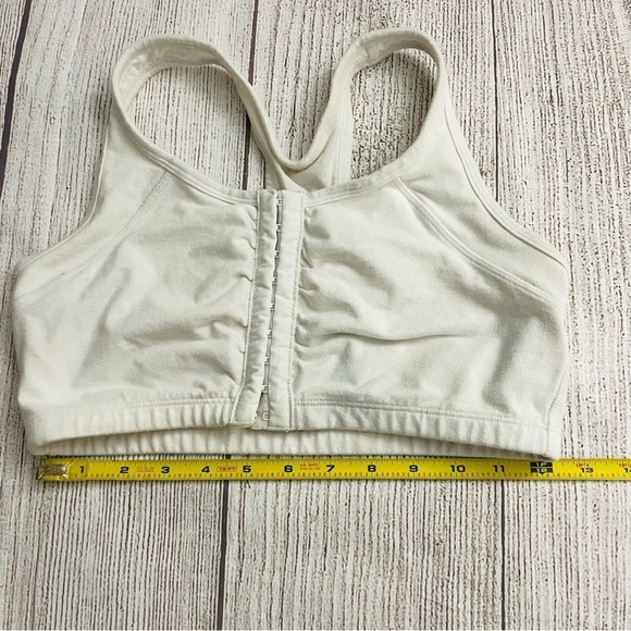 FRUIT OF THE LOOM Women’s Moisture Control Racerback Sports Bra White Size 38 - Picture 4 of 5